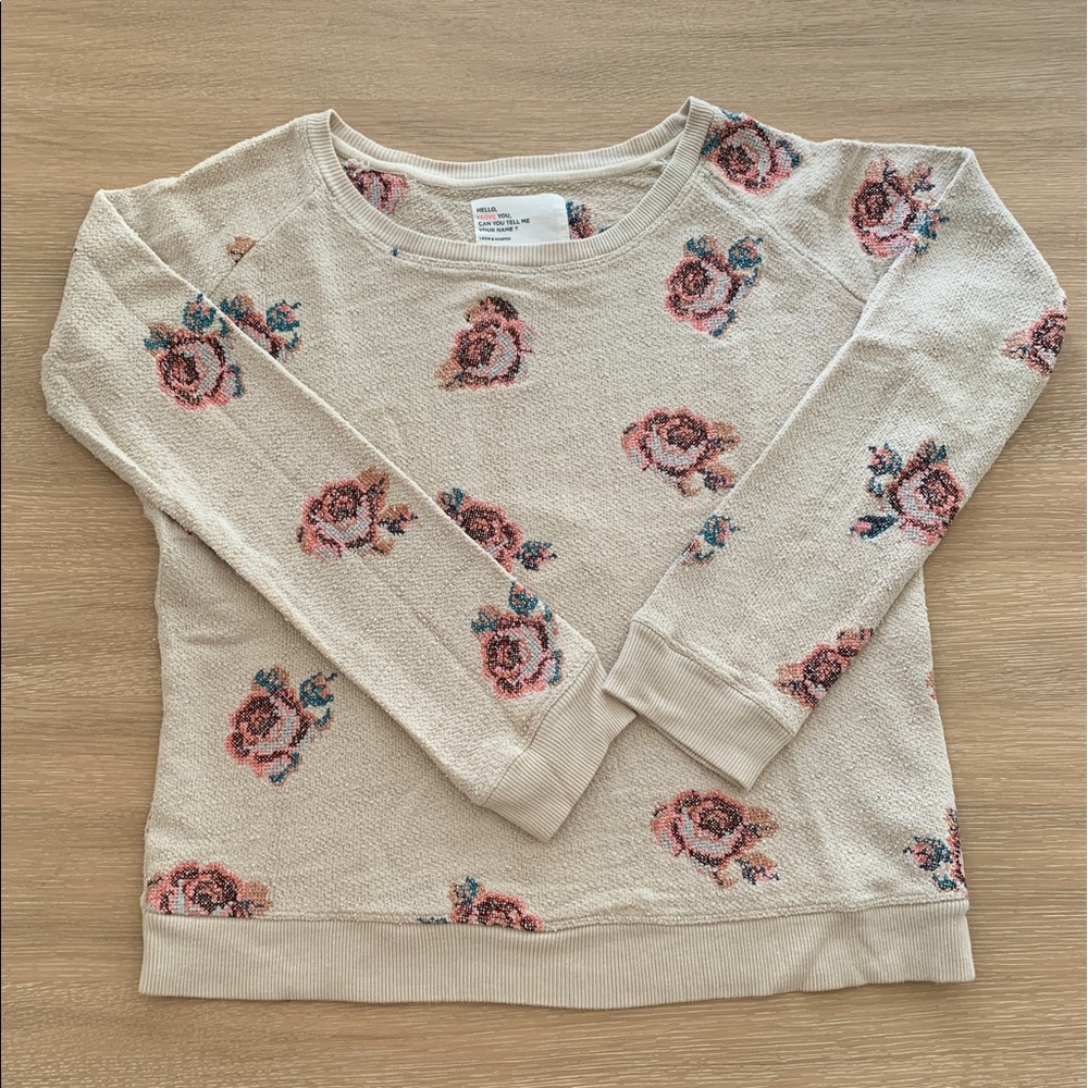 Sweater M with floral embroidery
